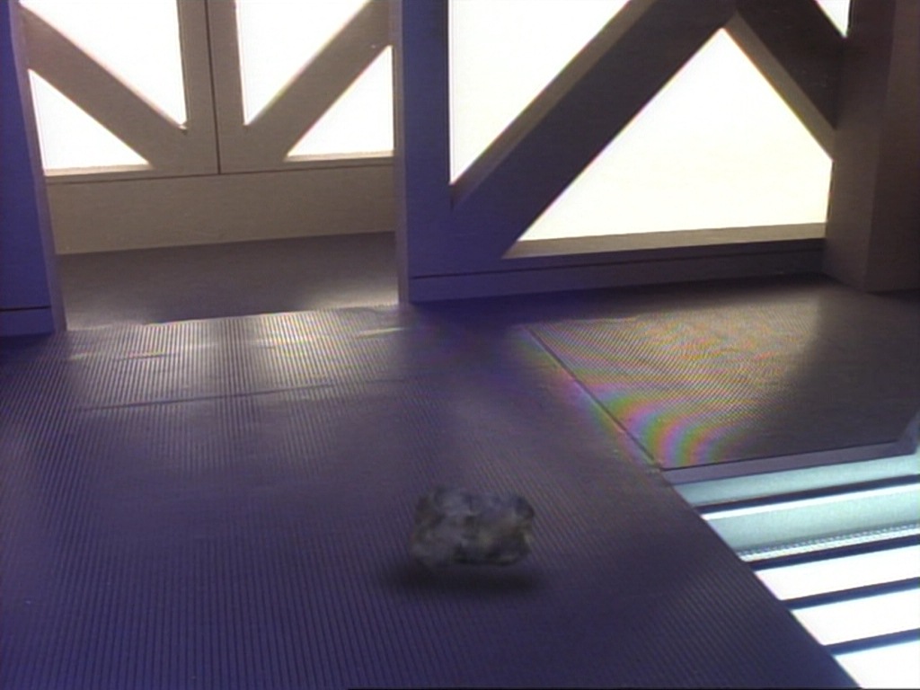 ariane179254_StarTrekVoyager_1x01_1x02-Caretaker_6859.jpg