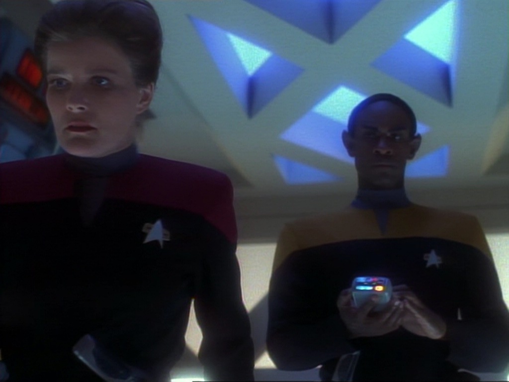 ariane179254_StarTrekVoyager_1x01_1x02-Caretaker_6864.jpg