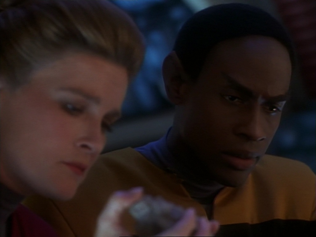 ariane179254_StarTrekVoyager_1x01_1x02-Caretaker_6904.jpg