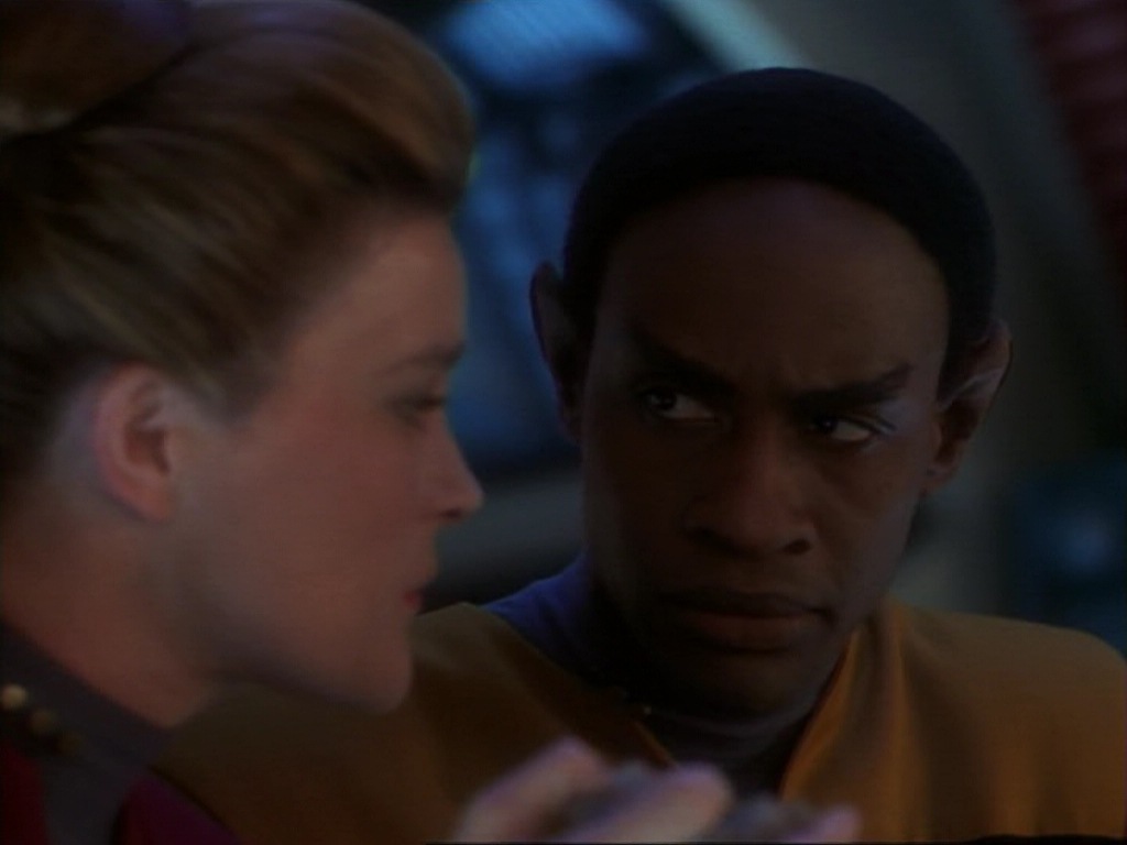 ariane179254_StarTrekVoyager_1x01_1x02-Caretaker_6935.jpg