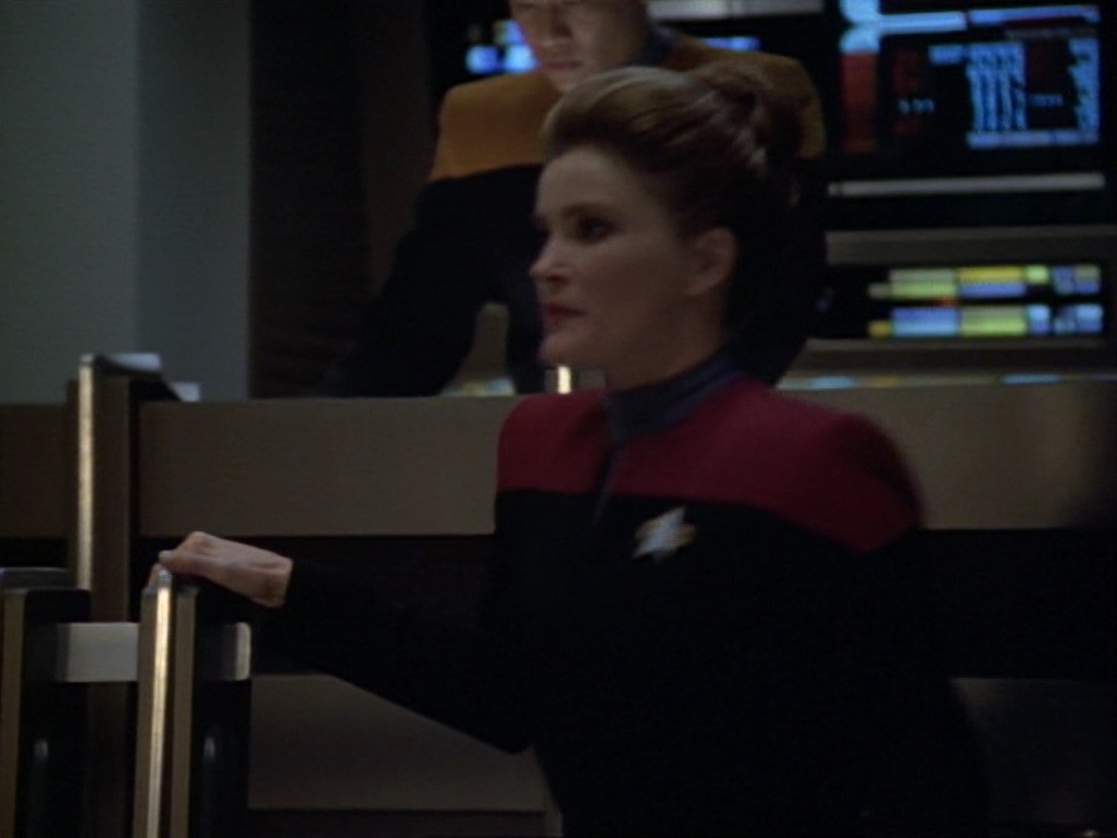 ariane179254_StarTrekVoyager_1x01_1x02-Caretaker_6952.jpg