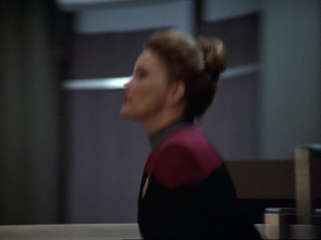 ariane179254_StarTrekVoyager_1x01_1x02-Caretaker_6953.jpg