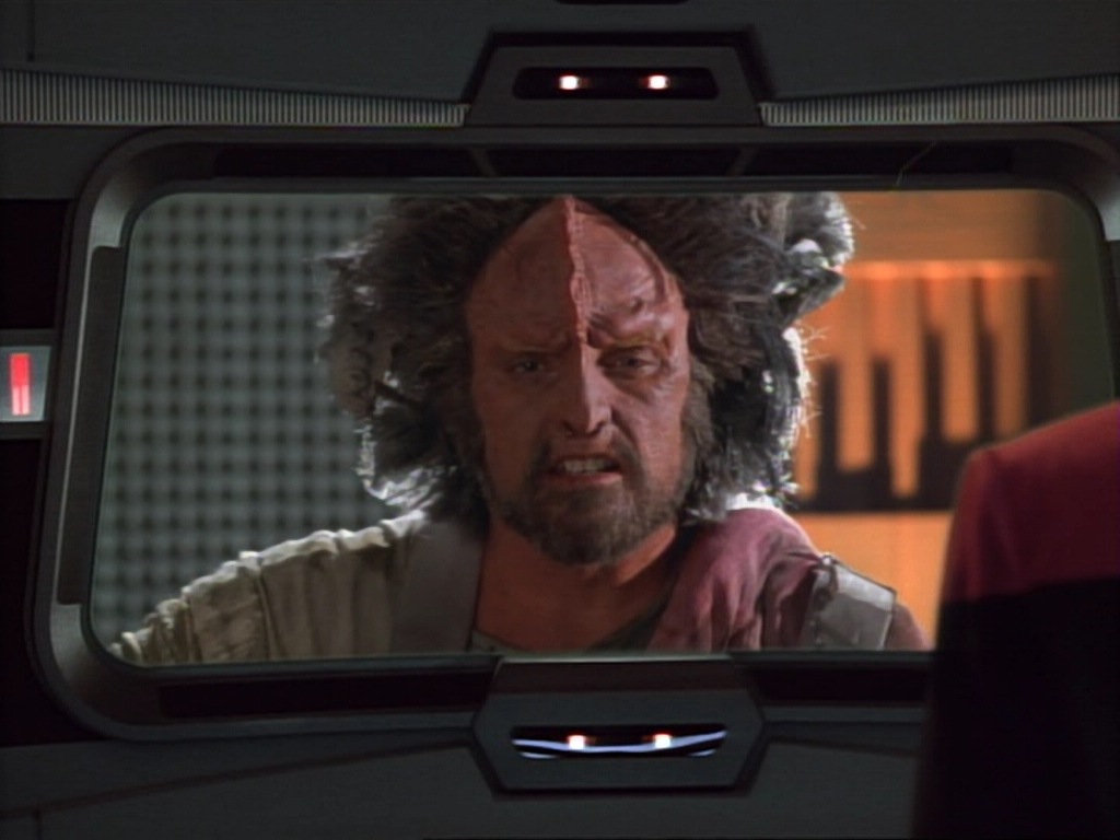 ariane179254_StarTrekVoyager_1x01_1x02-Caretaker_6970.jpg