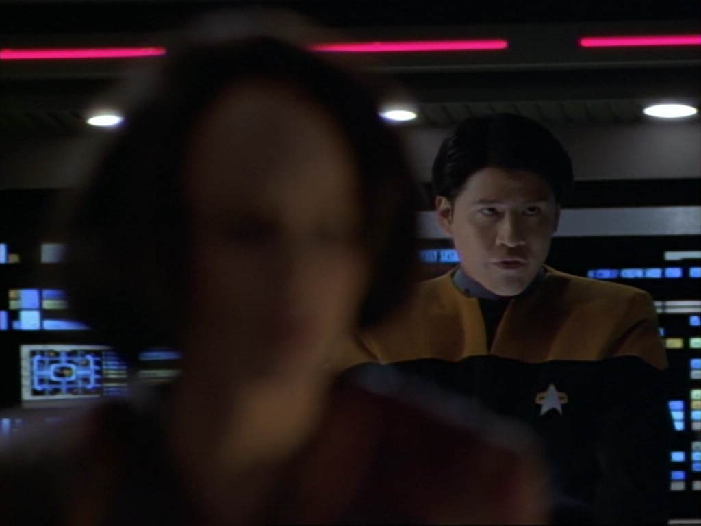 ariane179254_StarTrekVoyager_1x01_1x02-Caretaker_6979.jpg