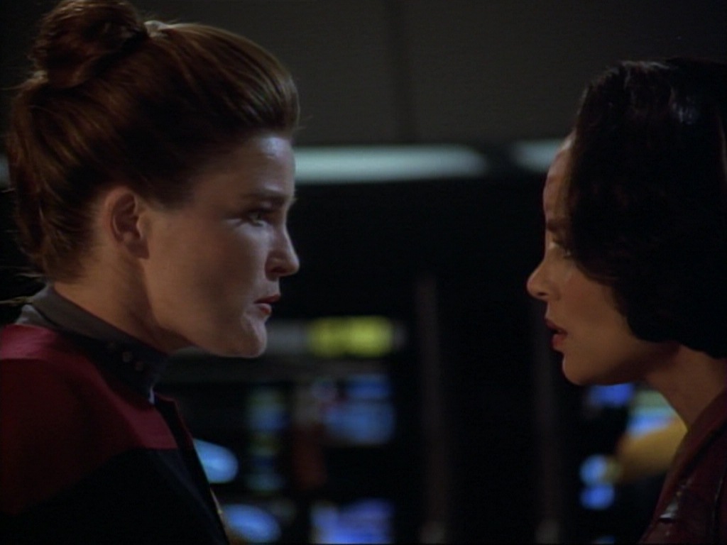 ariane179254_StarTrekVoyager_1x01_1x02-Caretaker_6993.jpg
