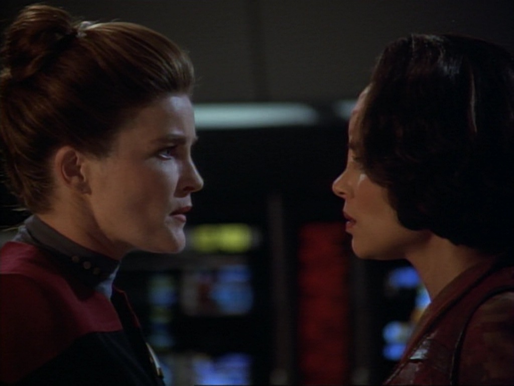 ariane179254_StarTrekVoyager_1x01_1x02-Caretaker_6996.jpg