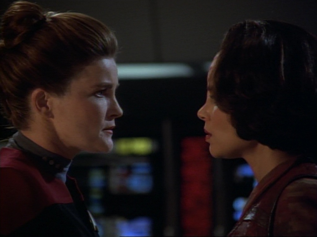 ariane179254_StarTrekVoyager_1x01_1x02-Caretaker_6997.jpg