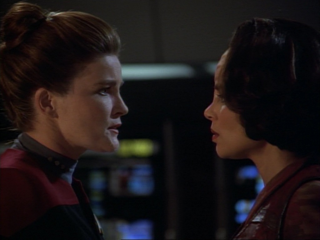ariane179254_StarTrekVoyager_1x01_1x02-Caretaker_7000.jpg
