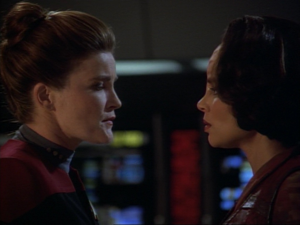 ariane179254_StarTrekVoyager_1x01_1x02-Caretaker_7001.jpg