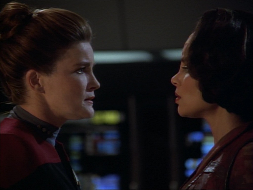 ariane179254_StarTrekVoyager_1x01_1x02-Caretaker_7002.jpg