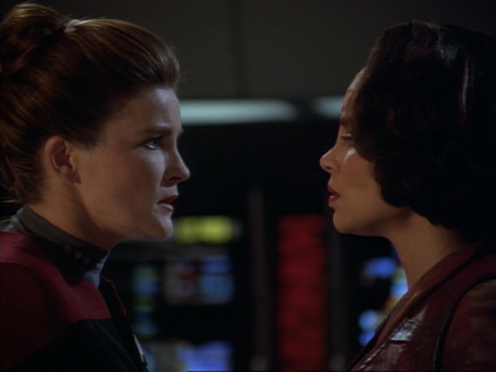 ariane179254_StarTrekVoyager_1x01_1x02-Caretaker_7005.jpg