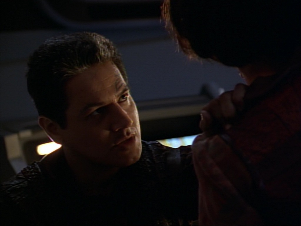 ariane179254_StarTrekVoyager_1x01_1x02-Caretaker_7014.jpg