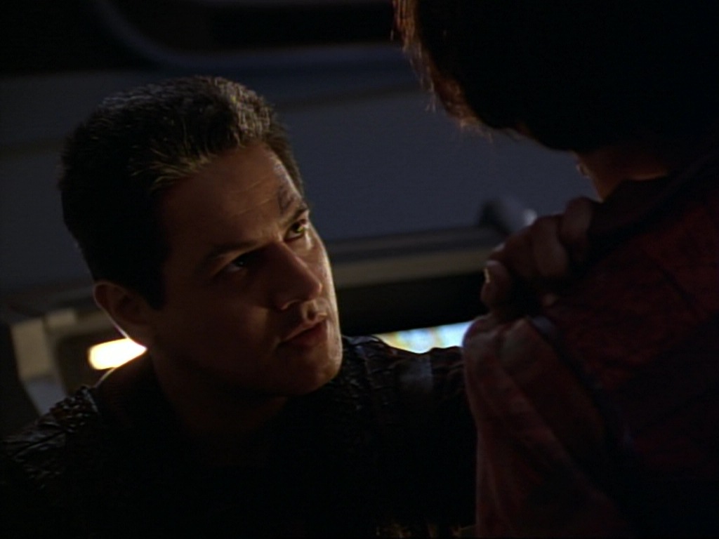 ariane179254_StarTrekVoyager_1x01_1x02-Caretaker_7015.jpg