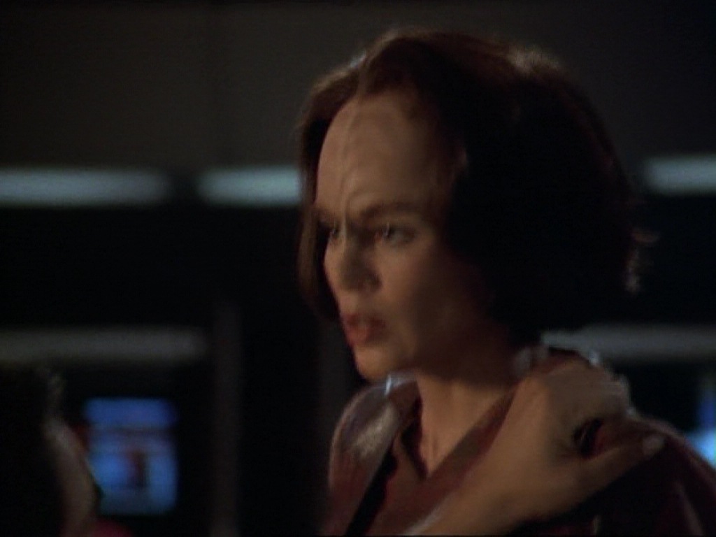 ariane179254_StarTrekVoyager_1x01_1x02-Caretaker_7017.jpg
