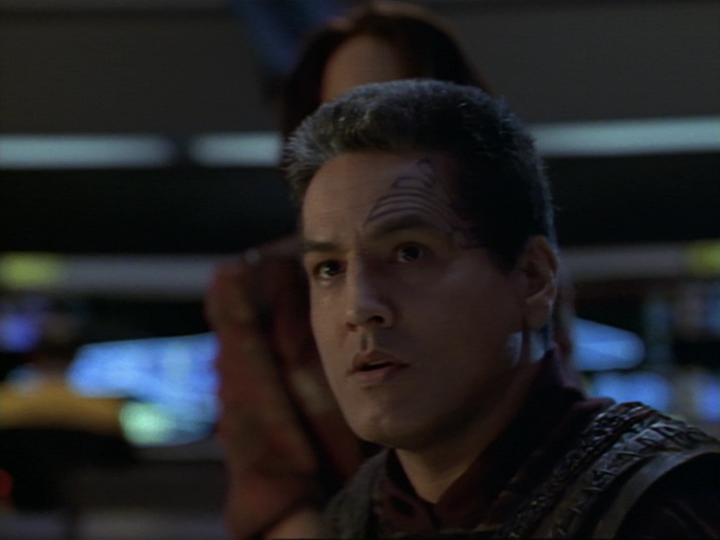 ariane179254_StarTrekVoyager_1x01_1x02-Caretaker_7025.jpg