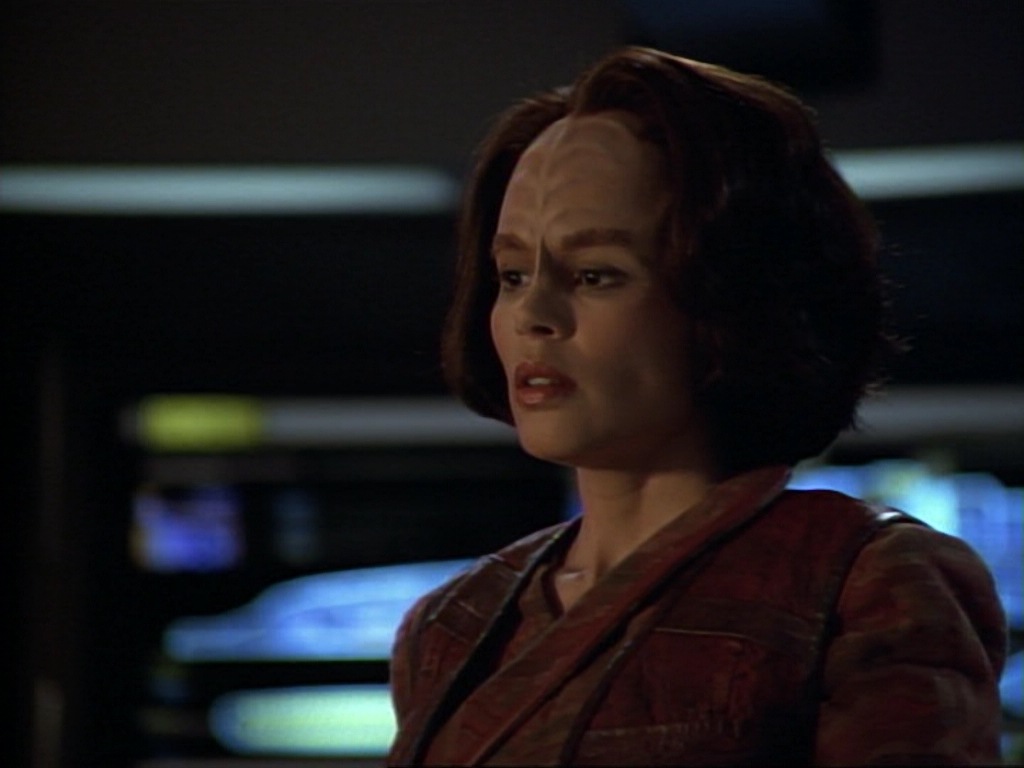 ariane179254_StarTrekVoyager_1x01_1x02-Caretaker_7059.jpg