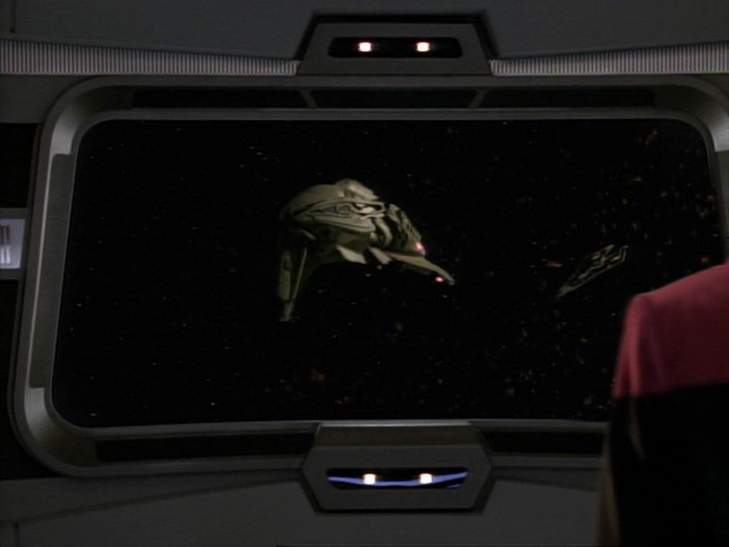 ariane179254_StarTrekVoyager_1x01_1x02-Caretaker_7074.jpg