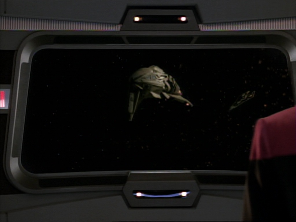 ariane179254_StarTrekVoyager_1x01_1x02-Caretaker_7081.jpg