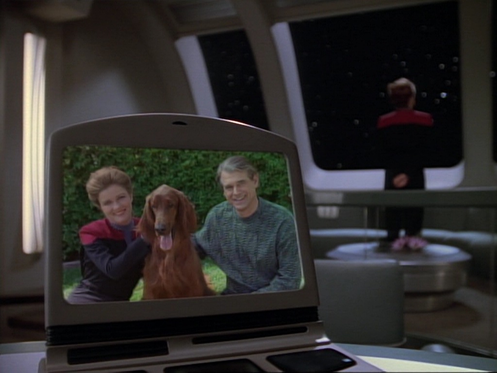 ariane179254_StarTrekVoyager_1x01_1x02-Caretaker_7091.jpg
