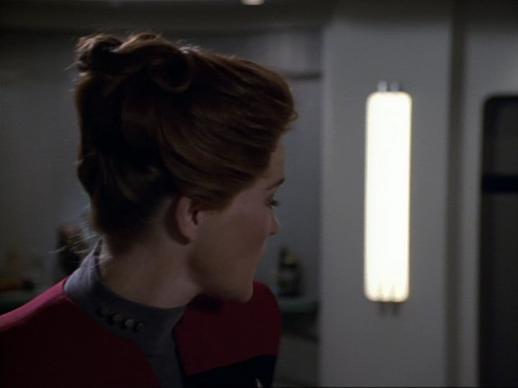 ariane179254_StarTrekVoyager_1x01_1x02-Caretaker_7099.jpg