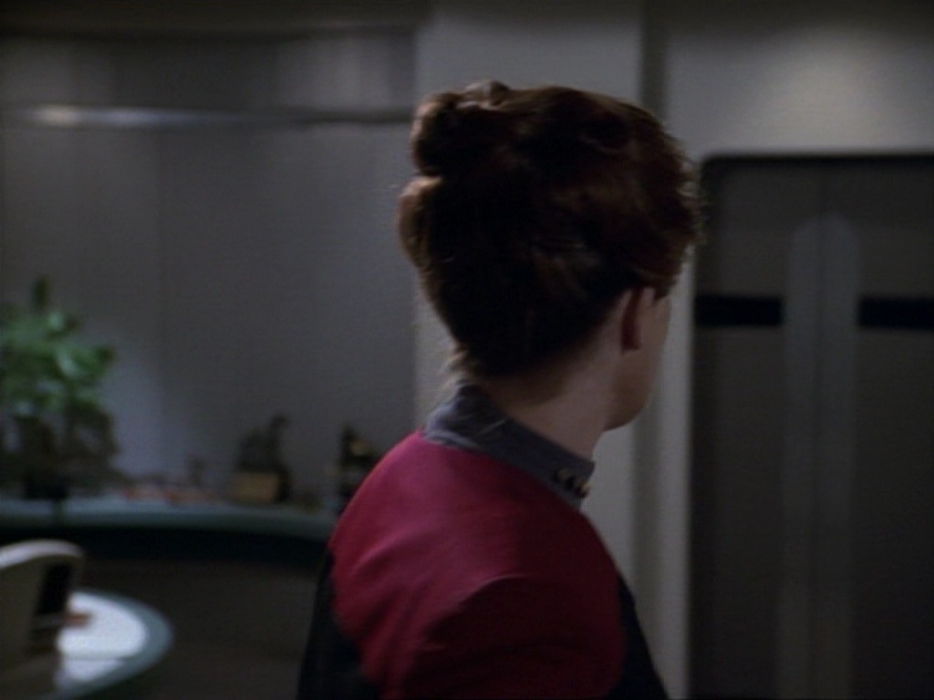 ariane179254_StarTrekVoyager_1x01_1x02-Caretaker_7100.jpg