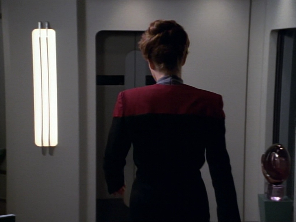 ariane179254_StarTrekVoyager_1x01_1x02-Caretaker_7102.jpg