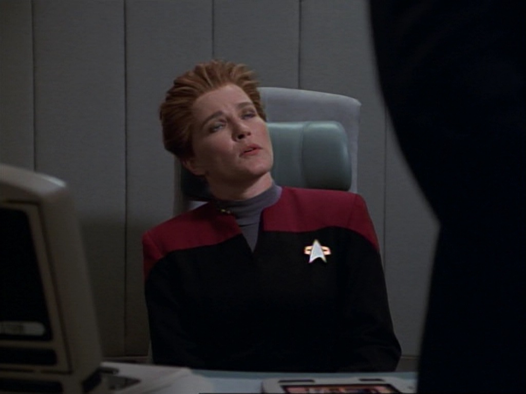 ariane179254_StarTrekVoyager_1x01_1x02-Caretaker_7129.jpg