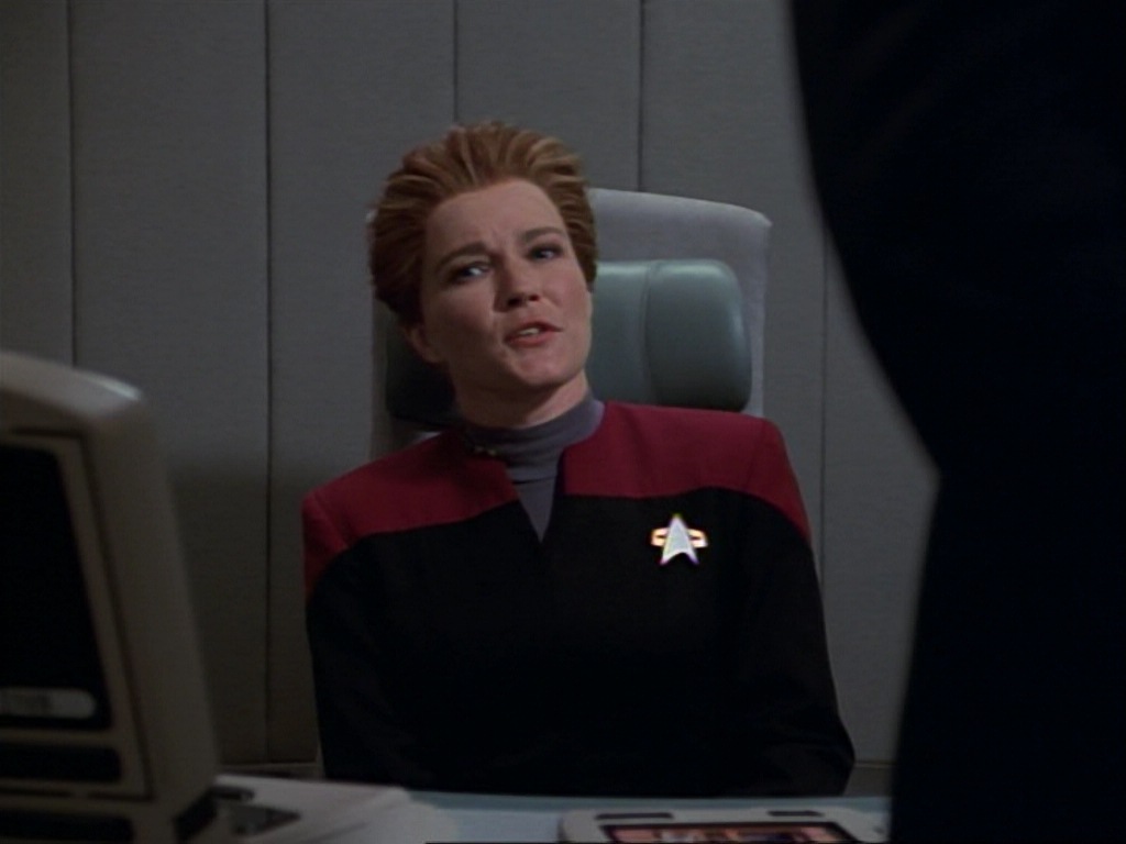ariane179254_StarTrekVoyager_1x01_1x02-Caretaker_7134.jpg