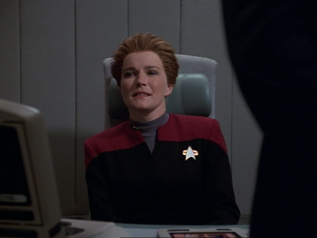 ariane179254_StarTrekVoyager_1x01_1x02-Caretaker_7136.jpg
