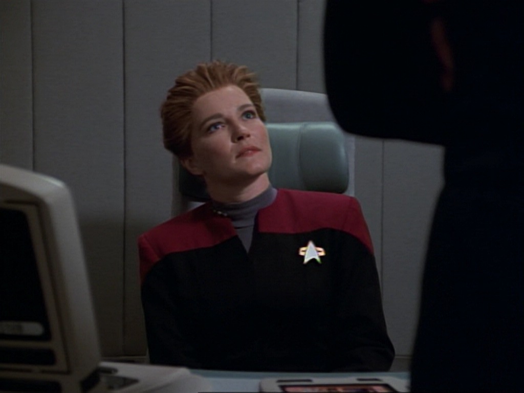 ariane179254_StarTrekVoyager_1x01_1x02-Caretaker_7150.jpg