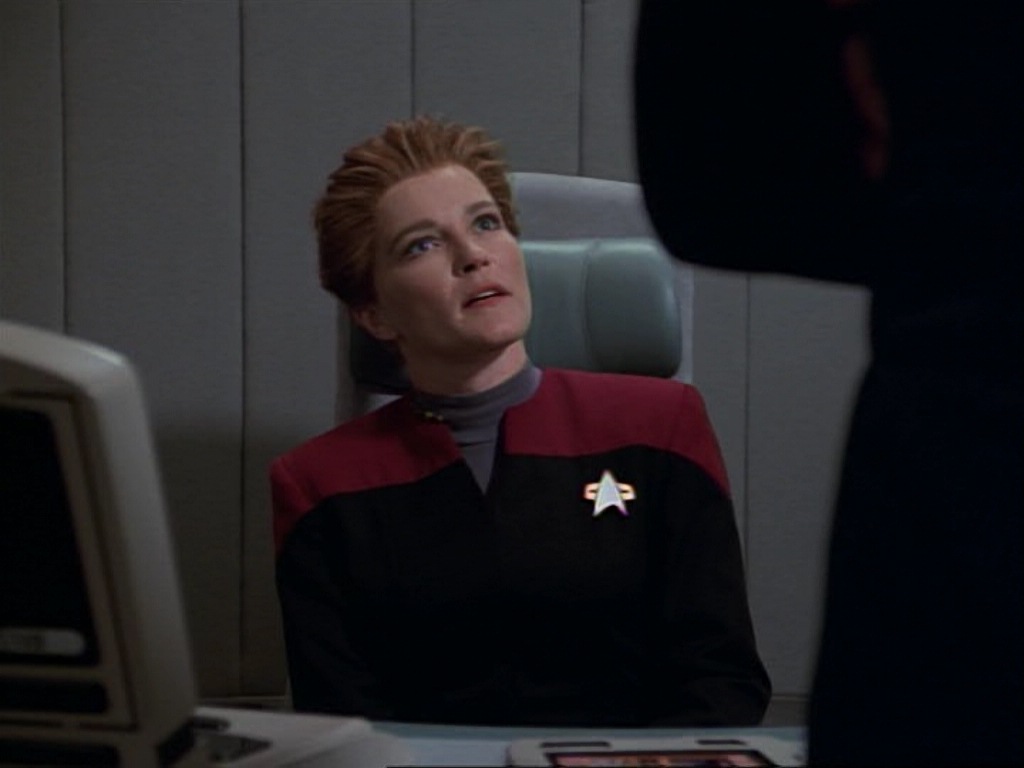 ariane179254_StarTrekVoyager_1x01_1x02-Caretaker_7151.jpg