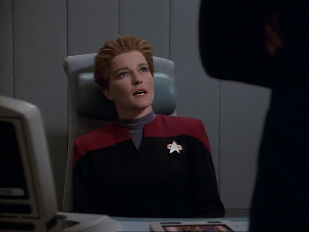 ariane179254_StarTrekVoyager_1x01_1x02-Caretaker_7167.jpg