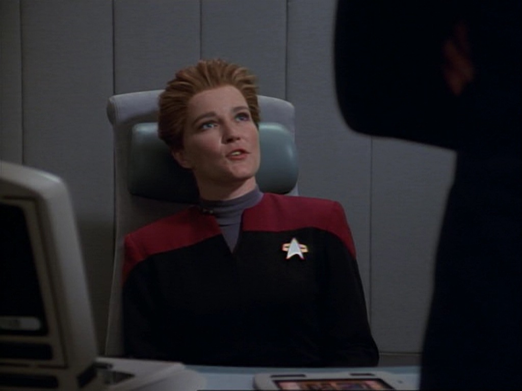 ariane179254_StarTrekVoyager_1x01_1x02-Caretaker_7168.jpg