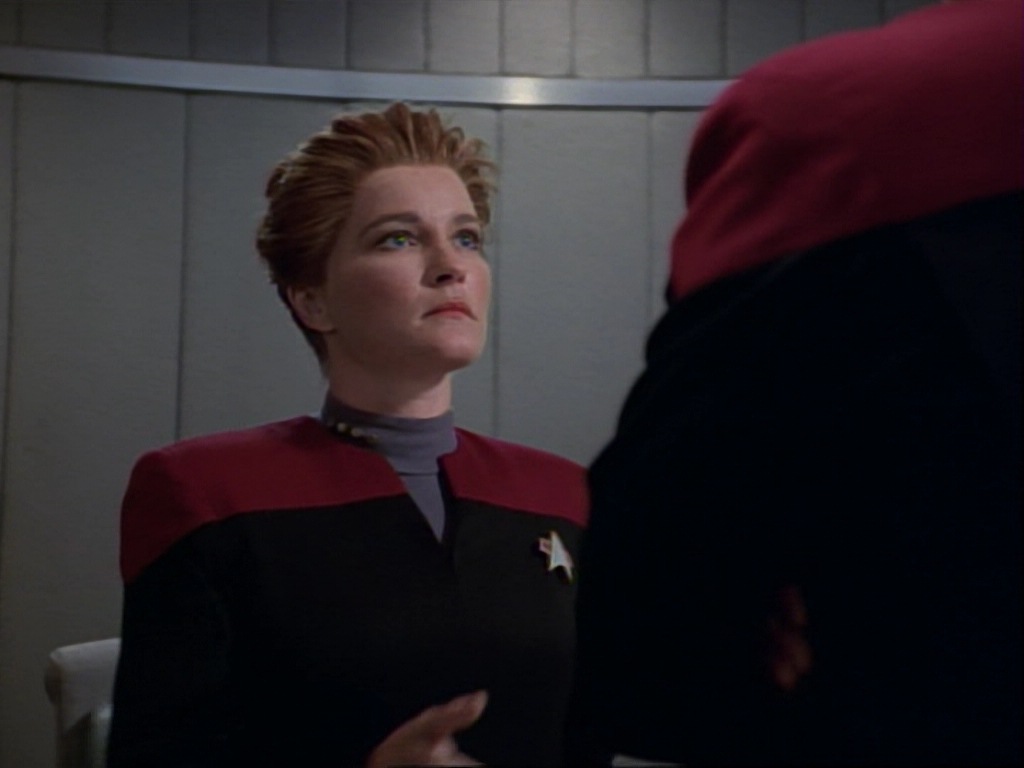 ariane179254_StarTrekVoyager_1x01_1x02-Caretaker_7181.jpg