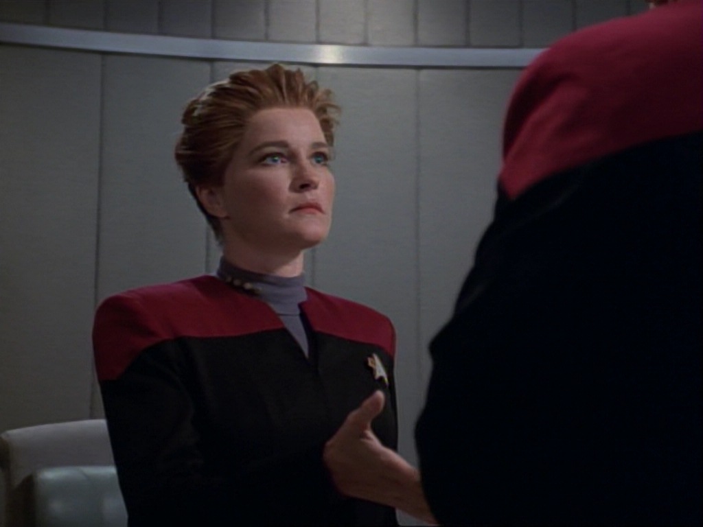 ariane179254_StarTrekVoyager_1x01_1x02-Caretaker_7182.jpg