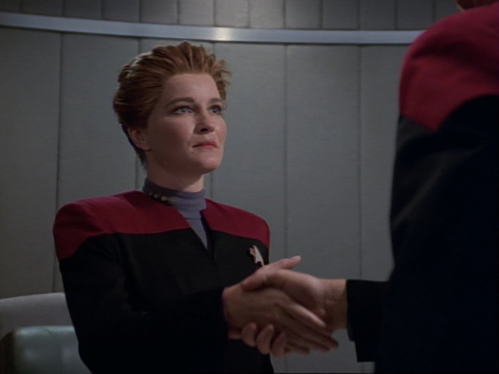 ariane179254_StarTrekVoyager_1x01_1x02-Caretaker_7183.jpg
