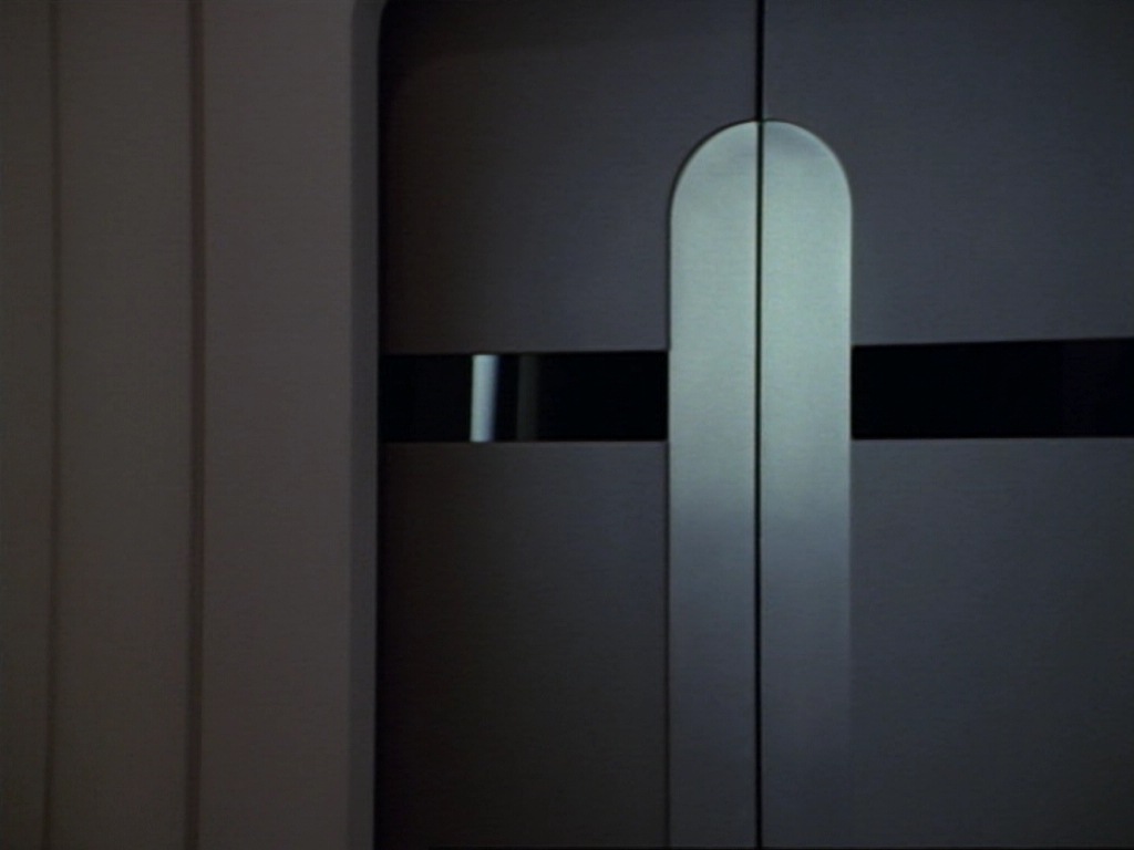ariane179254_StarTrekVoyager_1x01_1x02-Caretaker_7205.jpg