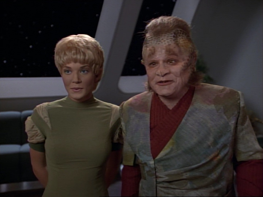 ariane179254_StarTrekVoyager_1x01_1x02-Caretaker_7223.jpg