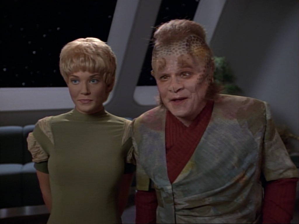 ariane179254_StarTrekVoyager_1x01_1x02-Caretaker_7224.jpg