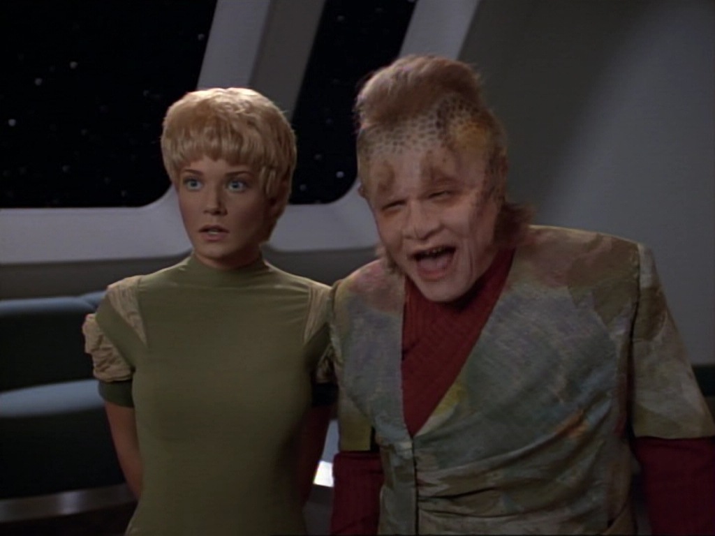 ariane179254_StarTrekVoyager_1x01_1x02-Caretaker_7236.jpg