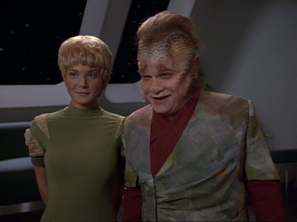ariane179254_StarTrekVoyager_1x01_1x02-Caretaker_7257.jpg