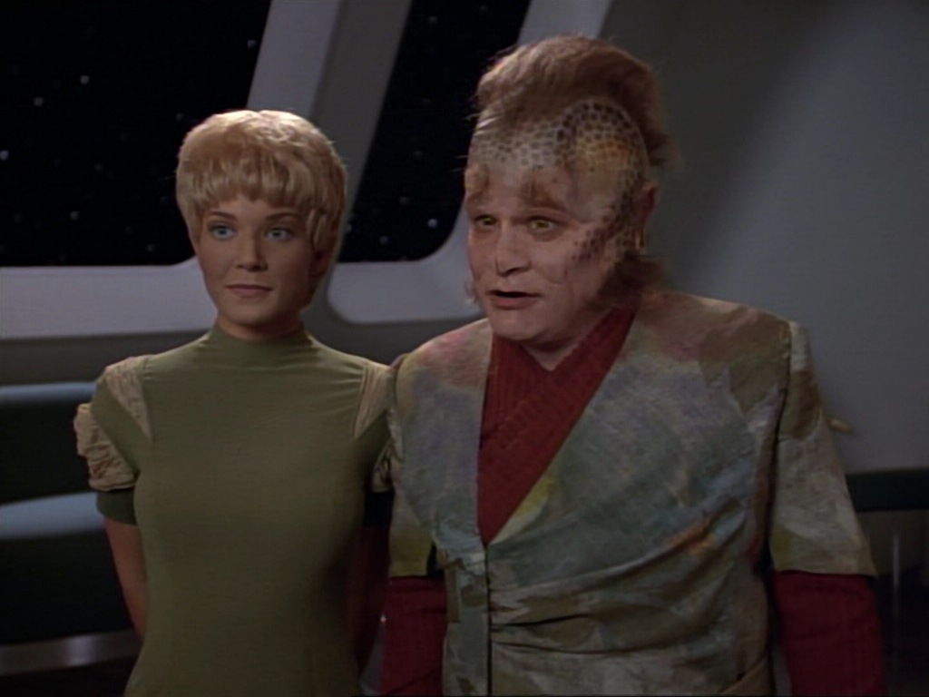 ariane179254_StarTrekVoyager_1x01_1x02-Caretaker_7258.jpg