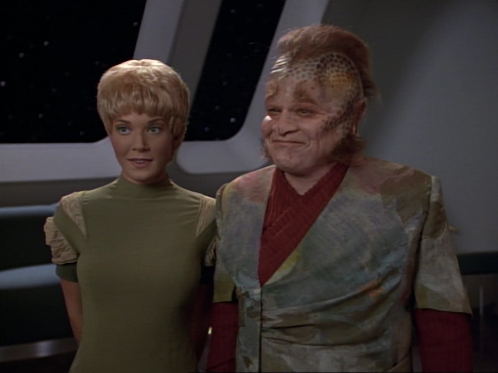 ariane179254_StarTrekVoyager_1x01_1x02-Caretaker_7275.jpg