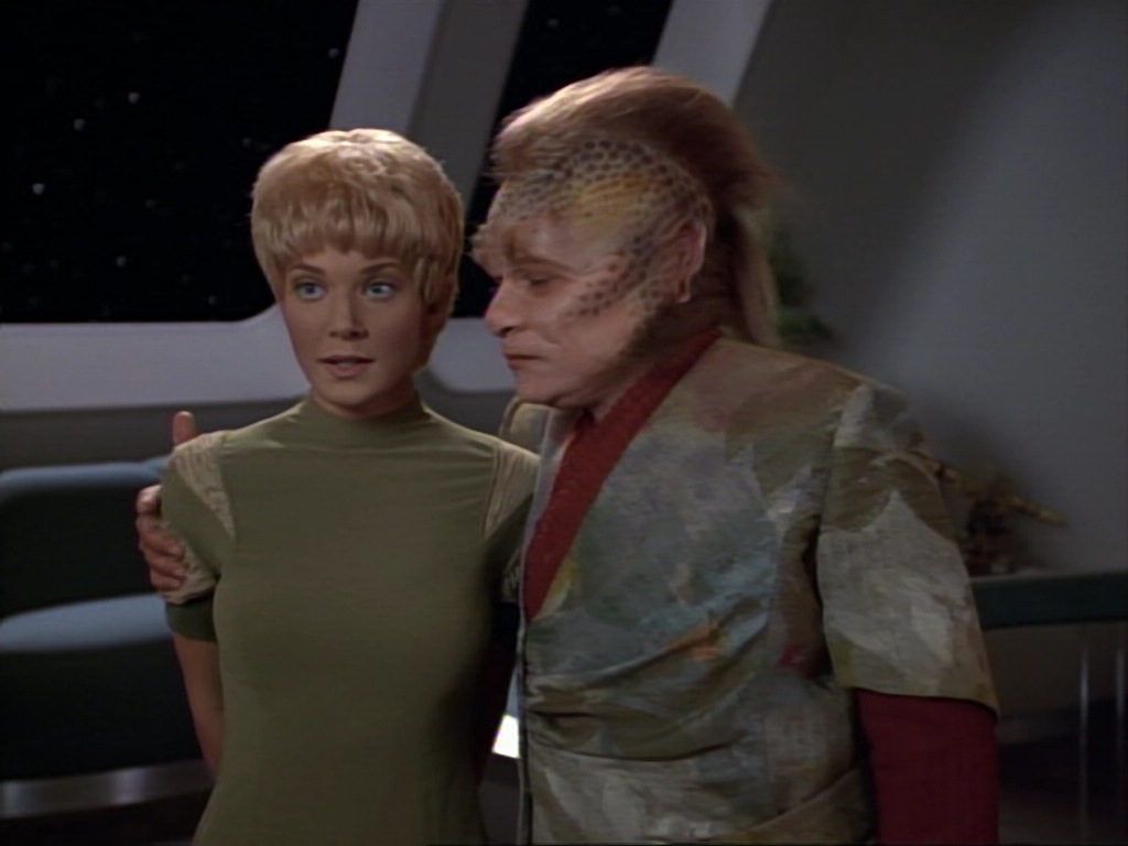 ariane179254_StarTrekVoyager_1x01_1x02-Caretaker_7282.jpg