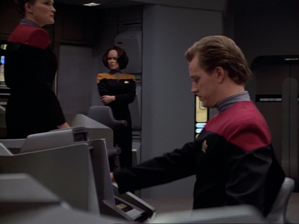 ariane179254_StarTrekVoyager_1x01_1x02-Caretaker_7302.jpg