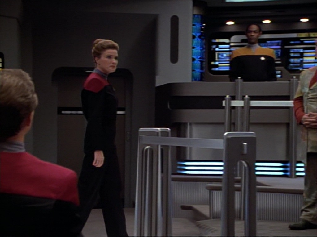 ariane179254_StarTrekVoyager_1x01_1x02-Caretaker_7309.jpg