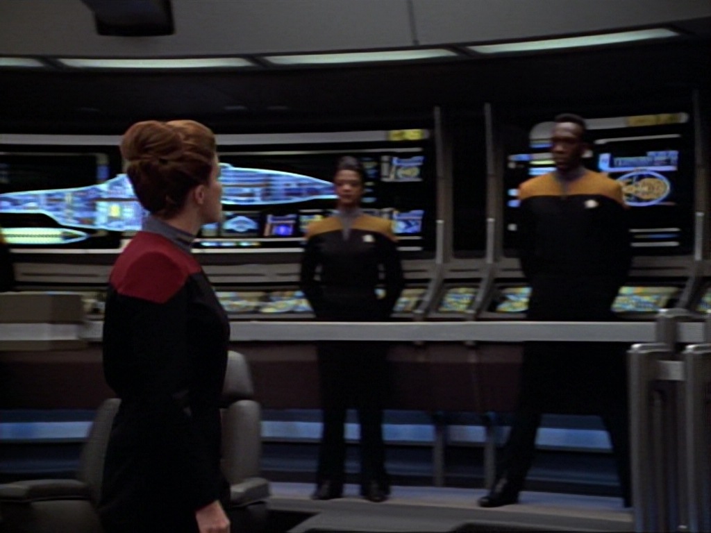 ariane179254_StarTrekVoyager_1x01_1x02-Caretaker_7322.jpg