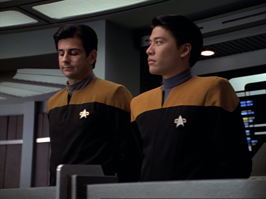ariane179254_StarTrekVoyager_1x01_1x02-Caretaker_7332.jpg