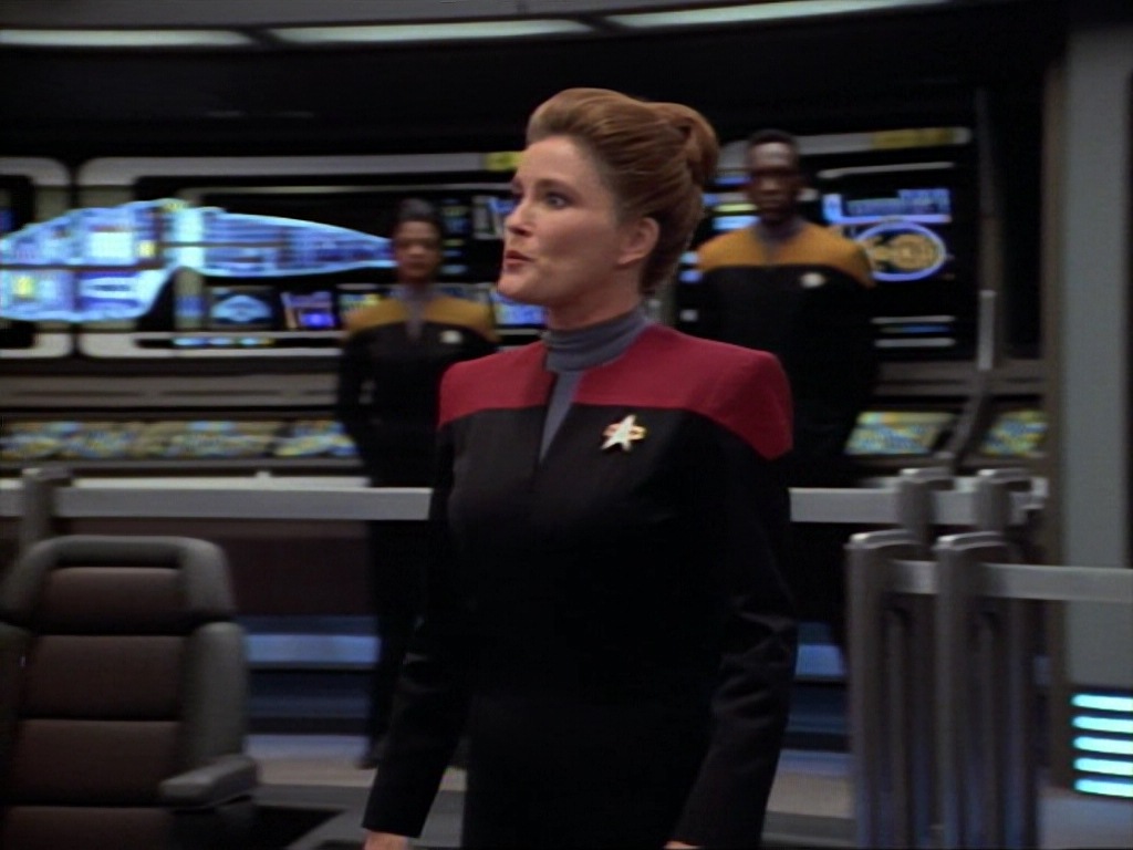 ariane179254_StarTrekVoyager_1x01_1x02-Caretaker_7340.jpg