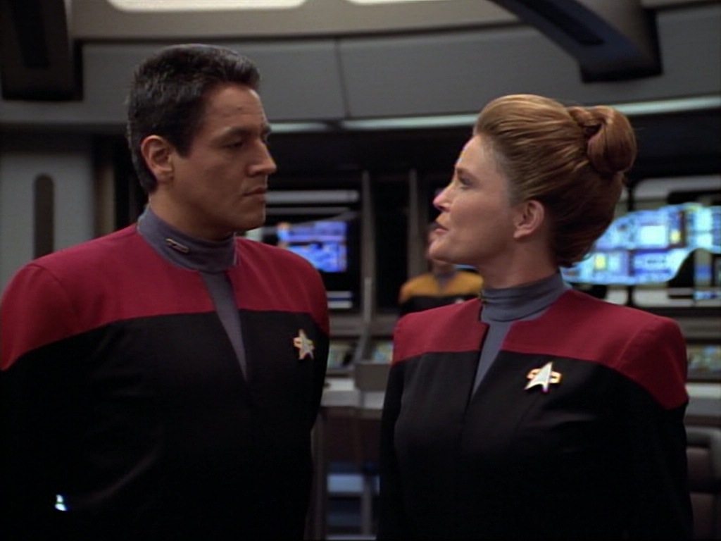 ariane179254_StarTrekVoyager_1x01_1x02-Caretaker_7345.jpg